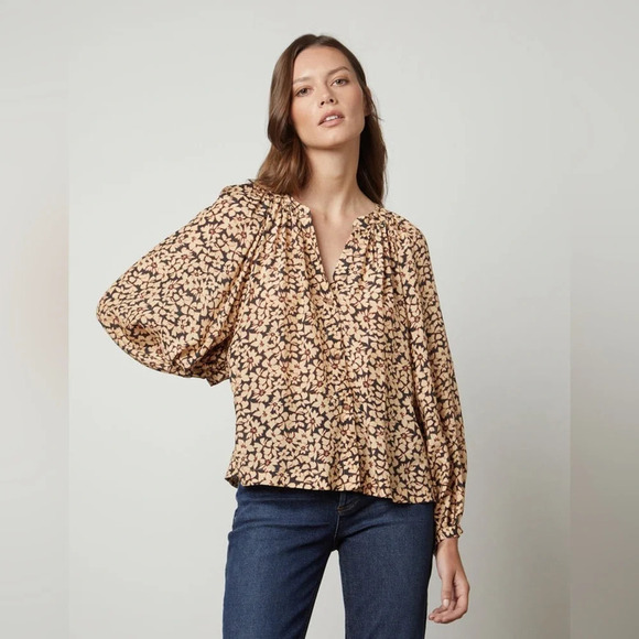 Velvet by Graham  & Spencer Melinda Printed Blouse - Picture 3 of 9